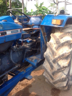 รถแทรกเตอร์ฟอร์ด สภาพดีเยี่ยม พร้อมใช้งาน ขายพร้อมใบดันหน้าและผานสาม