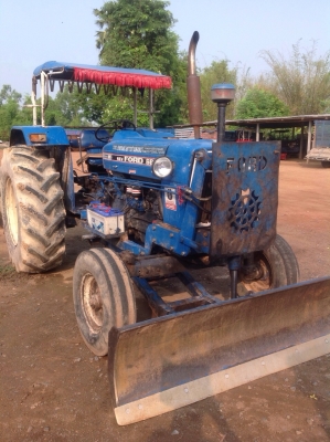 รถแทรกเตอร์ฟอร์ด สภาพดีเยี่ยม พร้อมใช้งาน ขายพร้อมใบดันหน้าและผานสาม