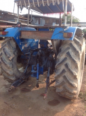 รถแทรกเตอร์ฟอร์ด สภาพดีเยี่ยม พร้อมใช้งาน ขายพร้อมใบดันหน้าและผานสาม