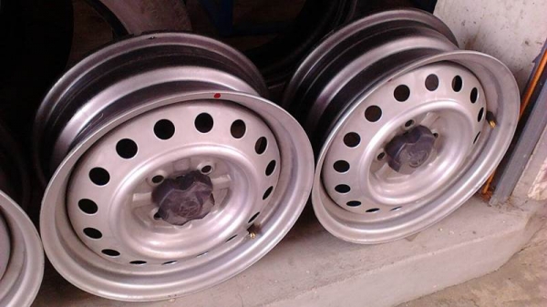 ล้อเดิมพร้อมยางขอบ 14 ถอดจากรถโตโยต้าวีออสป้ายแดง