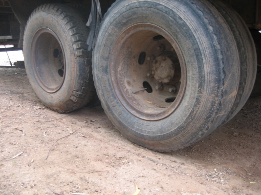 สิบล้อ หัวยาว 145 แรง  275000  บาท