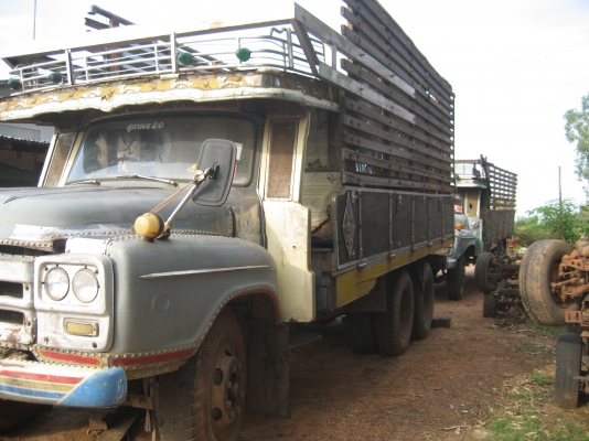 สิบล้อ หัวยาว 145 แรง  275000  บาท