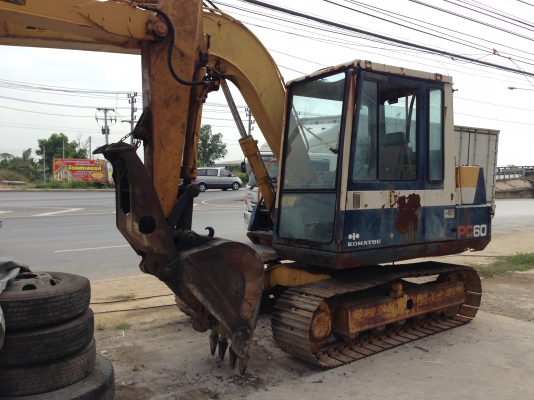 รถแบ๊คโฮ komatsu pc60-5 รถแบ๊คโฮ komatsu pc60-5