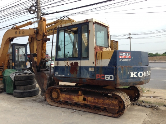 รถแบ๊คโฮ komatsu pc60-5