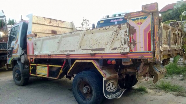 ขายรถบรรทุกหกล้อดัมพ์ HINO FC4J - HO7D 195 แรง ปี 43 ยาง 8.25 ขอบ 16" ทะเบียนพร้อม ขายรถบรรทุกหกล้อดัมพ์ HINO FC4J - HO7D 195 แรง ปี 43 ยาง 8.25 ขอบ 16" ทะเบียนพร้อม