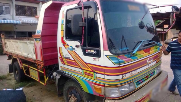 ขายรถบรรทุกหกล้อดัมพ์ HINO FC4J - HO7D 195 แรง ปี 43 ยาง 8.25 ขอบ 16" ทะเบียนพร้อม ขายรถบรรทุกหกล้อดัมพ์ HINO FC4J - HO7D 195 แรง ปี 43 ยาง 8.25 ขอบ 16" ทะเบียนพร้อม