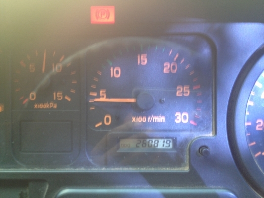 อีซูซุ เดก้า  270
