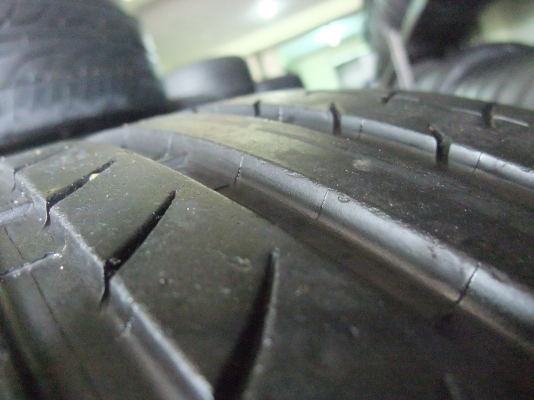 ยาง  Michelin 235/45/17 ปี 09