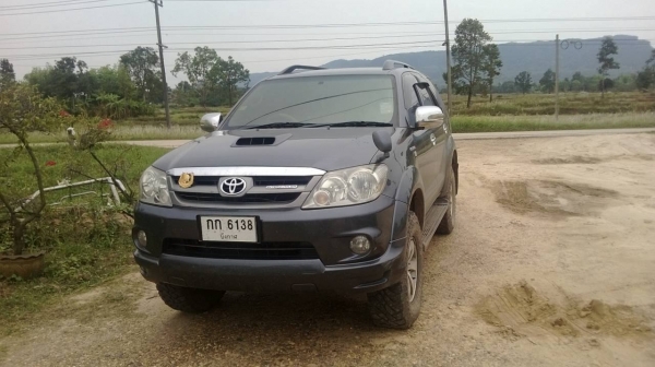 TOYOTA FORTUNER 3.O V เกียร์ออโต้ 4x4 เบาะหนัง รถบ้านแท้วิ่งน้อย