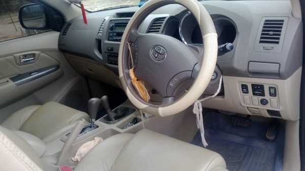 TOYOTA FORTUNER 3.O V เกียร์ออโต้ 4x4 เบาะหนัง รถบ้านแท้วิ่งน้อย TOYOTA FORTUNER 3.O V เกียร์ออโต้ 4x4 เบาะหนัง รถบ้านแท้วิ่งน้อย