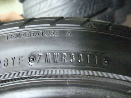 ยาง Dunlop 195/45/16 ปี 11 ยาง Dunlop 195/45/16 ปี 11