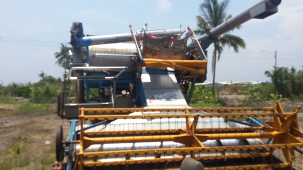 ขายรถเกี่ยวข้าวไทยเจริญการช่าง