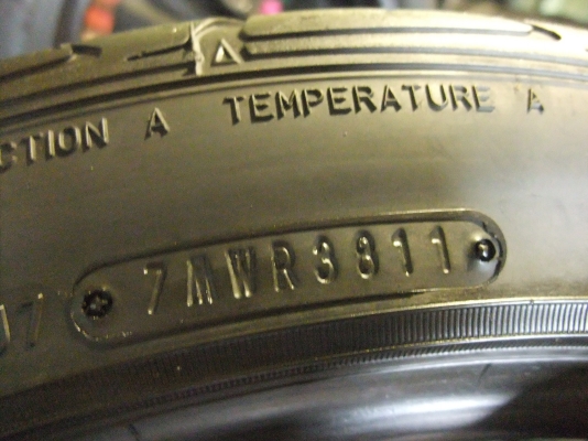 ยาง Dunlop 225/45/18 ปี 11 ยาง Dunlop 225/45/18 ปี 11