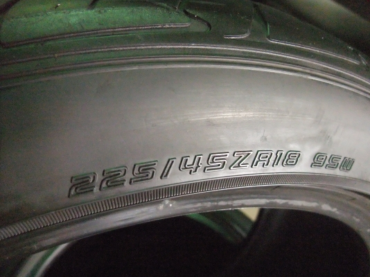 ยาง Dunlop 225/45/18 ปี 11 ยาง Dunlop 225/45/18 ปี 11