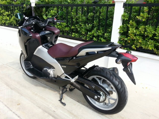 ขายHONDA BIGSCOOTER INTRAGA 700cc.ABS 2013 รถออกศูนย์บิ๊กวิงค์ 5แสนกว่า และของแต่งศูนย์กว่า3หมื่น สภาพใหม่ไร้ริ้วรอย    ใช้งานน้อย1,7xxกม.เข้าศูนย์เช็ค1,000กม.แล้ว รันอินตามคู่มือ พร้อมของแต่ง กระจก ชิลERMAXแท้ บังโคลนหลังERMAX ขี่ง่าย คล่องตัว ทรงตัวดี น