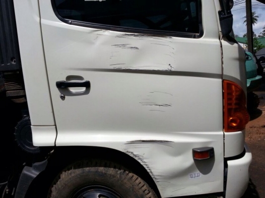 รถฮีโน่ 6 ล้อดั้ม ( ติดเฮี้ยบ 3.5 ตัน. ) 150 แรงม้า. ปี 55    ( รถวิ่ง 8x,xxx  กม. )