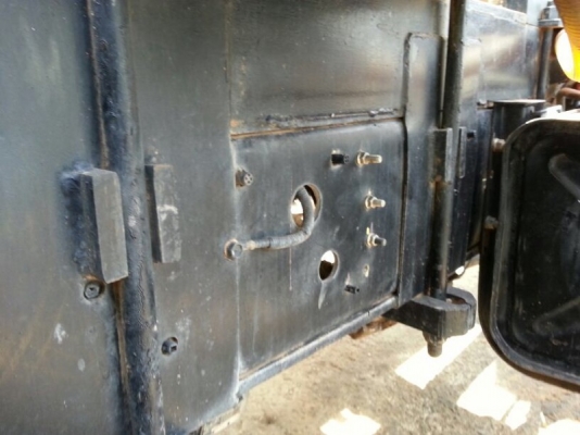 รถฮีโน่ 6 ล้อดั้ม ( ติดเฮี้ยบ 3.5 ตัน. ) 150 แรงม้า. ปี 55    ( รถวิ่ง 8x,xxx  กม. )