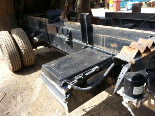 รถฮีโน่ 6 ล้อดั้ม ( ติดเฮี้ยบ 3.5 ตัน. ) 150 แรงม้า. ปี 55    ( รถวิ่ง 8x,xxx  กม. )