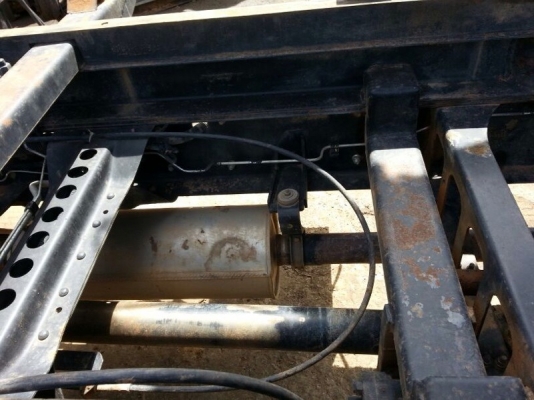 รถฮีโน่ 6 ล้อดั้ม ( ติดเฮี้ยบ 3.5 ตัน. ) 150 แรงม้า. ปี 55    ( รถวิ่ง 8x,xxx  กม. )