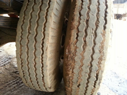 รถฮีโน่ 6 ล้อดั้ม ( ติดเฮี้ยบ 3.5 ตัน. ) 150 แรงม้า. ปี 55    ( รถวิ่ง 8x,xxx  กม. )