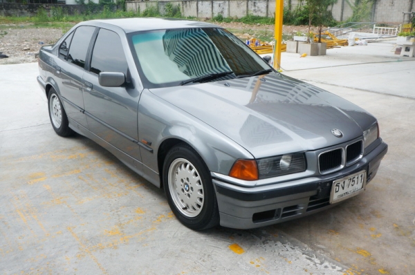 BMW E36 นกแก้ว ปี 1993 ขายเงินสดเท่านั้น พวงมาลัยพาวเวอร์ กระจกไฟฟ้าใช้งานได้ทุกบาน แอร์เย็น เครื่องวิ่งดี เกียร์ ช่วงล่างปกติ รถพร้อมใช้งาน เอกสารครบชัดเจนพร้อมโอน