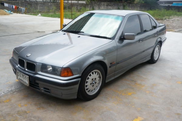 BMW E36 นกแก้ว ปี 1993 ขายเงินสดเท่านั้น พวงมาลัยพาวเวอร์ กระจกไฟฟ้าใช้งานได้ทุกบาน แอร์เย็น เครื่องวิ่งดี เกียร์ ช่วงล่างปกติ รถพร้อมใช้งาน เอกสารครบชัดเจนพร้อมโอน