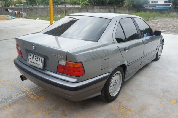 BMW E36 นกแก้ว ปี 1993 ขายเงินสดเท่านั้น พวงมาลัยพาวเวอร์ กระจกไฟฟ้าใช้งานได้ทุกบาน แอร์เย็น เครื่องวิ่งดี เกียร์ ช่วงล่างปกติ รถพร้อมใช้งาน เอกสารครบชัดเจนพร้อมโอน