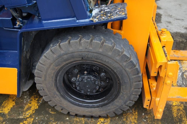 รถยกน้ำมันเบนซิน ขนาด 2 ตัน เสาสูง 4 เมตร  งาสไลค์ Toyota 5FG20