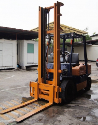 รถยกน้ำมันเบนซิน ขนาด 2 ตัน เสาสูง 4 เมตร  งาสไลค์ Toyota 5FG20