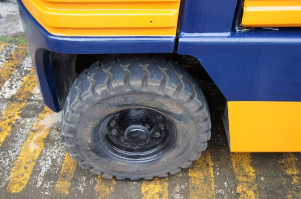 รถยกน้ำมันเบนซิน ขนาด 2 ตัน เสาสูง 4 เมตร  งาสไลค์ Toyota 5FG20