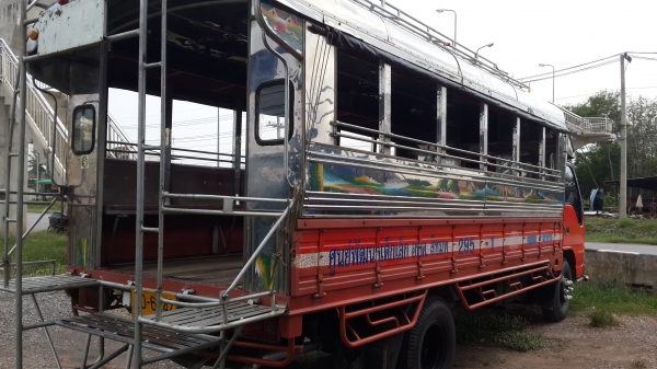 ขายรถหกล้อโดยสารรับส่งนักเรียนหลังคาสแตนเลส ขายรถหกล้อโดยสารรับส่งนักเรียนหลังคาสแตนเลส