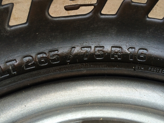 ขายถูกๆ แม็กซ์ขอบ 16 พร้อมยาง 265/75-16 BFGoodrich