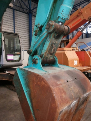 รถแบคโฮ  Kobelco SK200-6E มือสองจากญี่ปุ่น สนใจโทร 083 081 2889