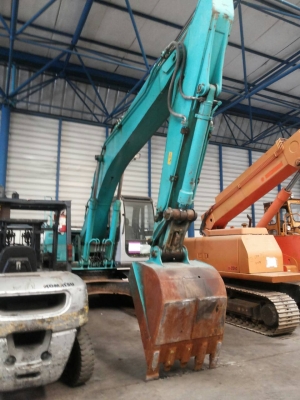 รถแบคโฮ  Kobelco SK200-6E มือสองจากญี่ปุ่น สนใจโทร 083 081 2889