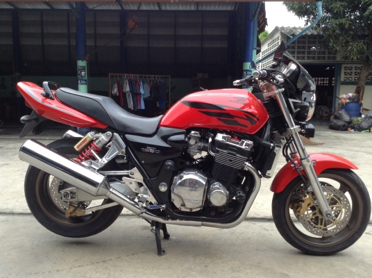 ธารนนทบุรี//ขาย honda cb1300 ปี99 สภาพนางฟ้า เครื่องสมบูรณ์มากๆ ระบบไฟสมบูรณ์ ราคา135,000บาท อินวอยท์+ส.พ.ม แท้