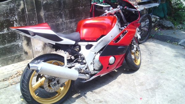 ขายfzr 400 ทะเบียนแท้   ดูคลิบ ก๊อฟลิงค์ แล้วเอาไปวางได้เลยครับ  https://www.facebook.com/photo.php?v=730628626999335&amp;set=o.366222033397832&amp;type=2&amp;theater&amp;notif_t=video_processed