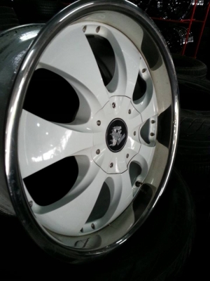 ขายแม็ก LEONHART     VIP   ขอบ20 6รู สวยๆๆครับหายากรีบเลย