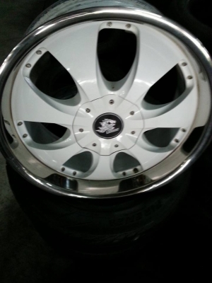 ขายแม็ก LEONHART     VIP   ขอบ20 6รู สวยๆๆครับหายากรีบเลย