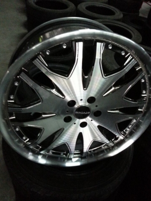 ขายแม็กนอก VIP Rojam โพเนียมขอบ 20 5รู สภาพ สวยมาก