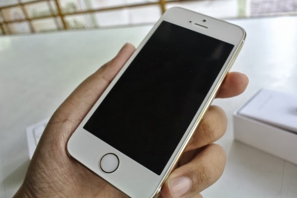 ขายด่วน..I-PHONE5Sเครื่องหิ้วจากญี่ปุ่นครับนำเข้าราคาสุดพิเศษเพียง12,900บาทถูกกว่าหน้าร้านในเมืองไทยจนน่าตะลึง(พร้อมส่งEMS/รับเองกับมือ)สนใจโทรสอบถาามข้อมูล/ซื้อขายได้ตลอด 24 ชั่วโมง