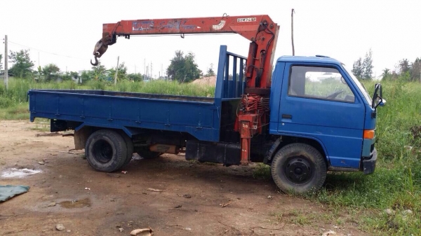 ขายรถบรรทุกหกล้อติดเครน ISUZU NPR รถประกอบ เครื่อง 115 แรง เครน UNIC 3.5 ตัน กระบะ 4.30 เมตร
