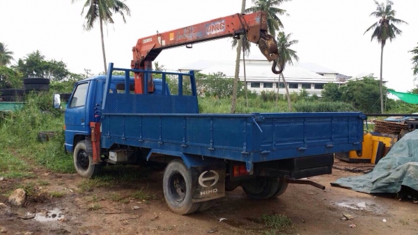 ขายรถบรรทุกหกล้อติดเครน ISUZU NPR รถประกอบ เครื่อง 115 แรง เครน UNIC 3.5 ตัน กระบะ 4.30 เมตร