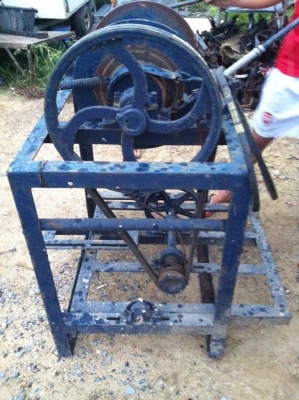 ขายลิฟล์กระป๋องมือสอง ราคาถูกครับ ตัวใหญ่มากๆครับเหล้กหนามาก ขายลิฟล์กระป๋องมือสอง ราคาถูกครับ ตัวใหญ่มากๆครับเหล้กหนามาก