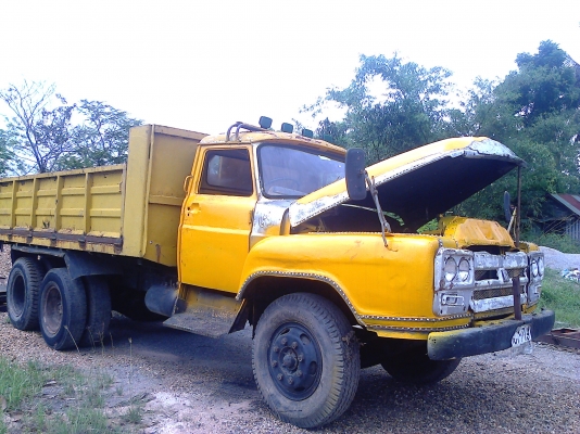 หกล้อใหญ่ 2คัน 10ล้อดั้ม1คัน ขายเหมาครับ เลิกกิจการเจ้าของขายเองครับ