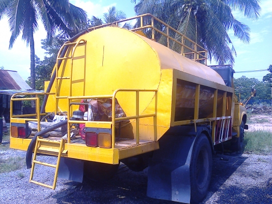 หกล้อใหญ่ 2คัน 10ล้อดั้ม1คัน ขายเหมาครับ เลิกกิจการเจ้าของขายเองครับ