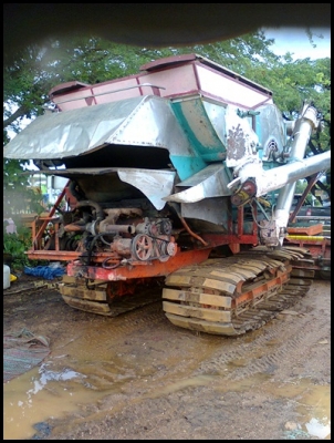 รถเกี่ยวข้าวไทยประดิษฐ์ ขายด่วน!!!