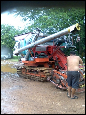 รถเกี่ยวข้าวไทยประดิษฐ์ ขายด่วน!!!