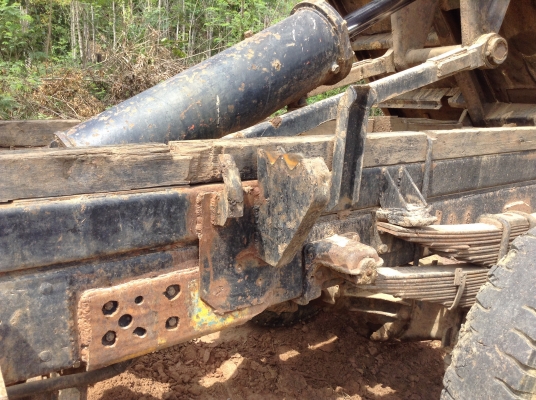 ขาย 6 ล้อหัวยาว  เครื่อง EH700 168 HP มีใบคุม เฟืองท้ายใหญ่ UD สโลว์เกียร์กลาง พวงมาลัยพาวเวอร์ ทะเบียน  ม.79 ราคาต่อรองได้ครับ