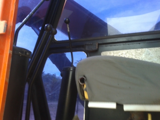 รถแมคโคอิตาชิ PC 60 UH -025 พร้อมรถลาก  พร้อมใช้งาน   เอกสารใบประมูล