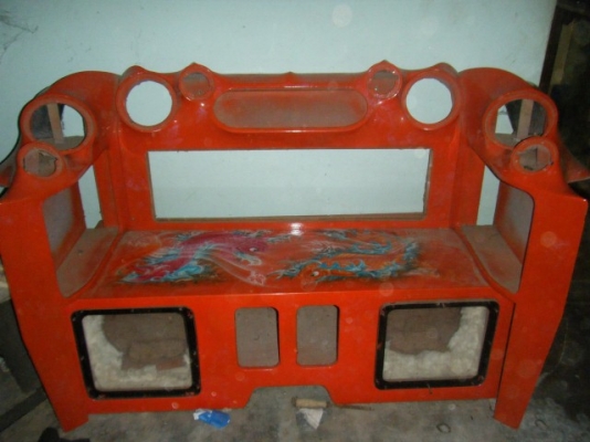 ชุดตู้ดอก12นิ้ว เป็นงานไม้ แผงซาวด์ข้างประตูเป็นงานหล่อไฟเบอร์ของรุ่นดีแมค